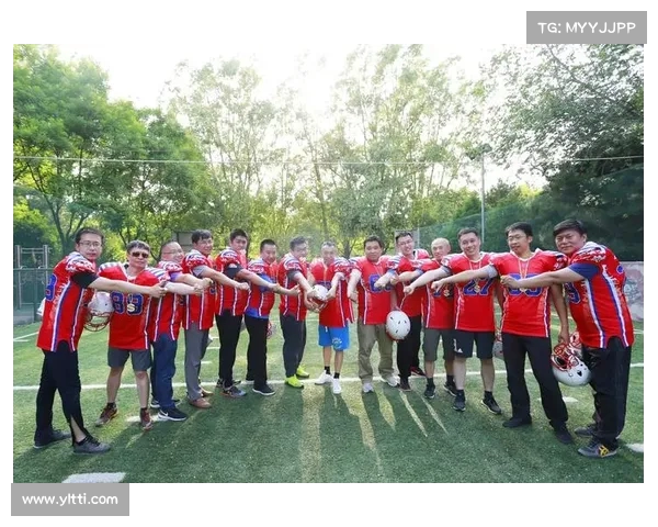 曼联季前赛圆满落幕 球员集体团建增强团队凝聚力