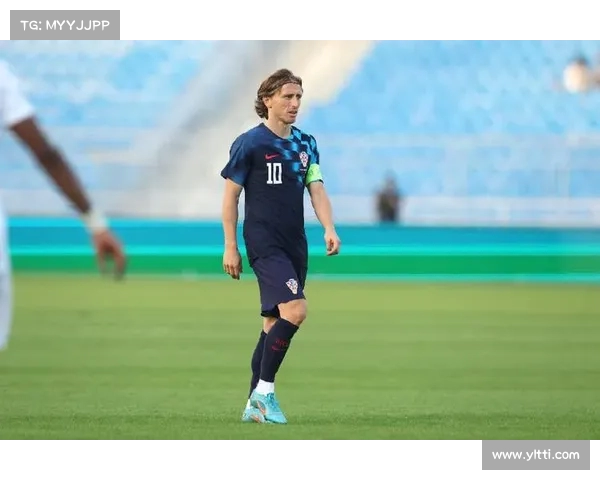 莫德里奇晒与洛夫伦打网球照片笑称洛夫伦还需努力提升技术 莫德里奇晒与洛夫伦打网球照片笑称洛夫伦还需努力提升技术