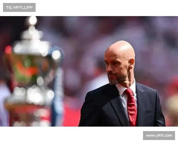 滕哈赫执教勒沃库森短暂失利的全景分析：从训练方法到转会决策的全面崩溃